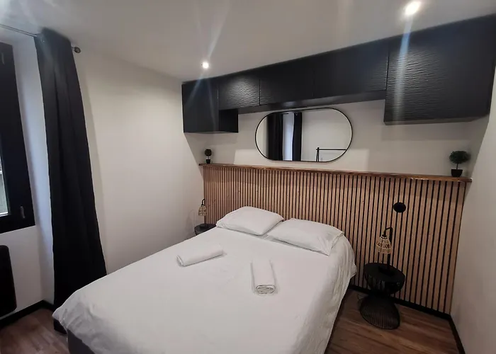 T2 Pour 4, Proche Versailles, Paris Et La Defense